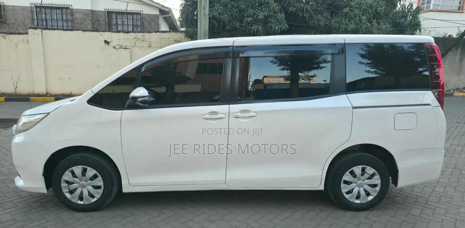 Toyota Noah 2017 Ivory