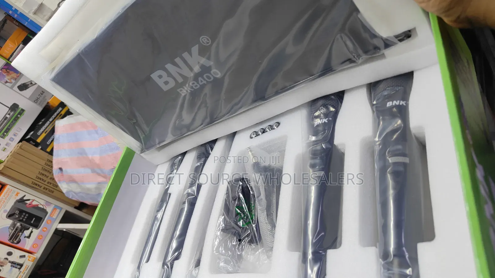 BNK BK-8400 Professional 4-in-1 UHF Wireless Microphone System