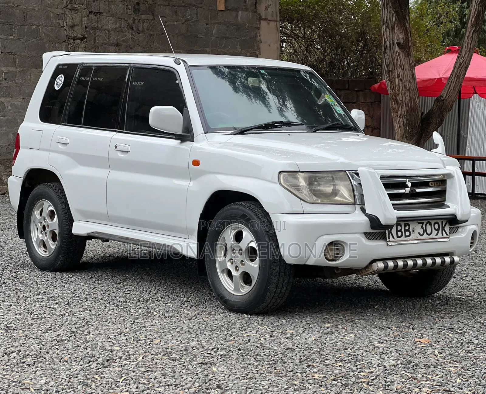Mitsubishi Pajero IO 2000 White
