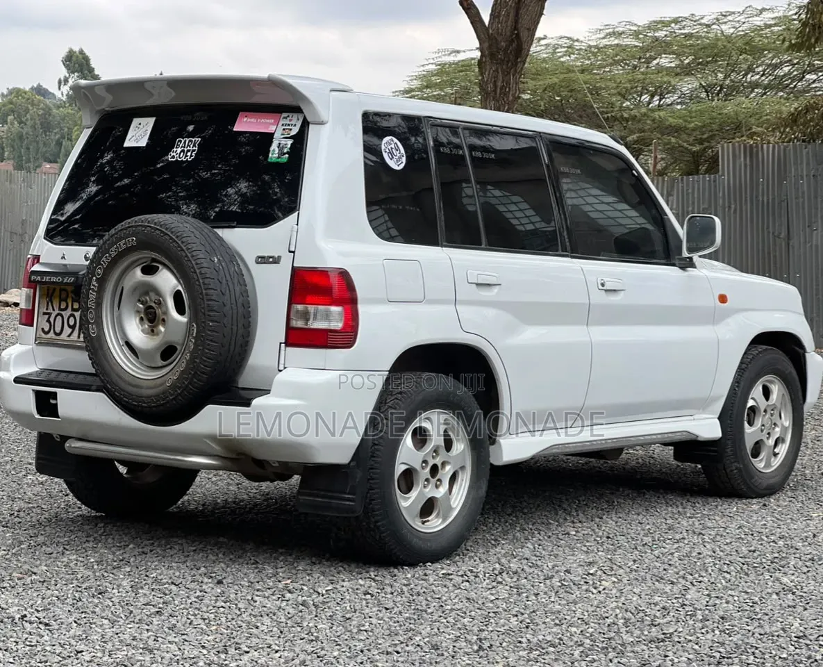 Mitsubishi Pajero IO 2000 White