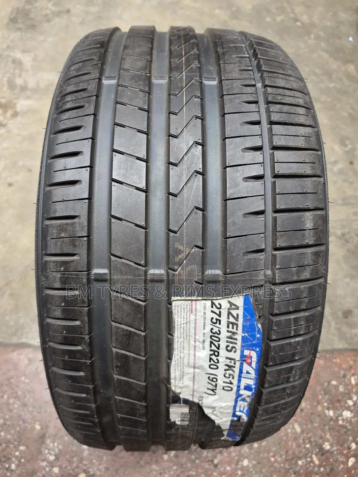 275 /30 R20 Falken