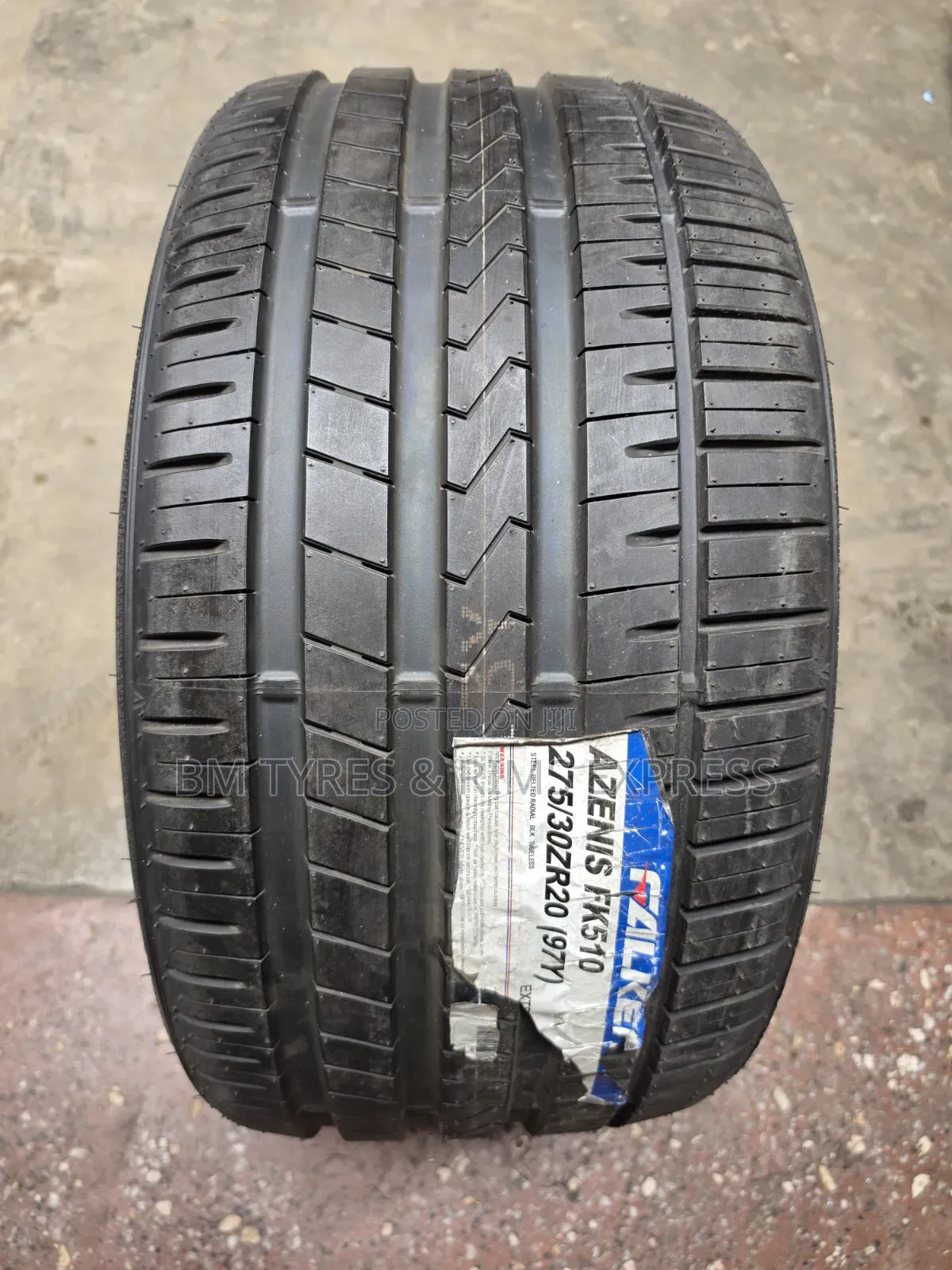275 /30 R20 Falken
