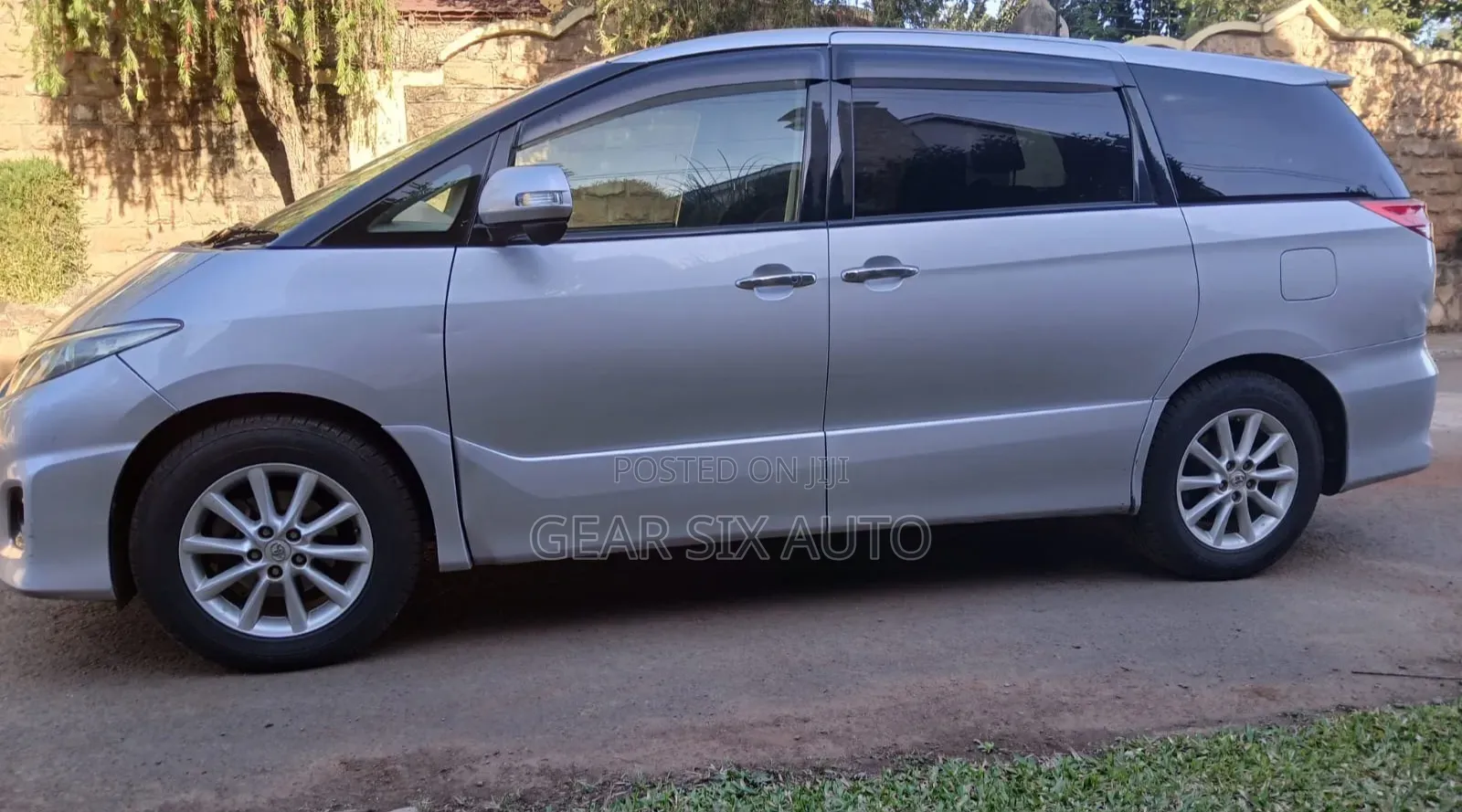 Toyota Estima 2011 Silver