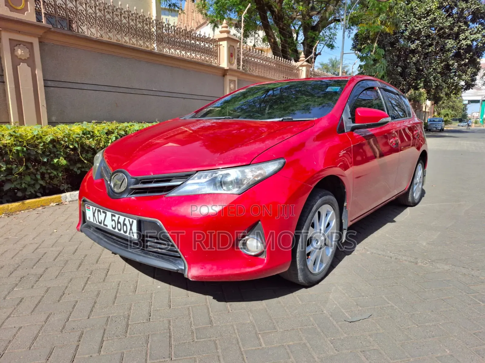 Toyota Auris 2013 Red