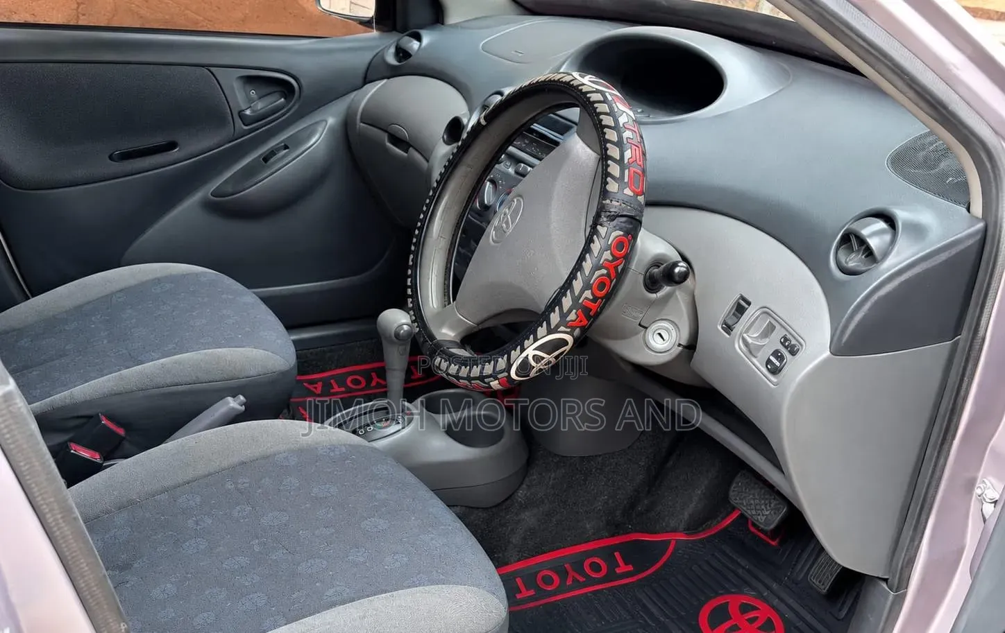 Toyota Vitz 2004 Silver