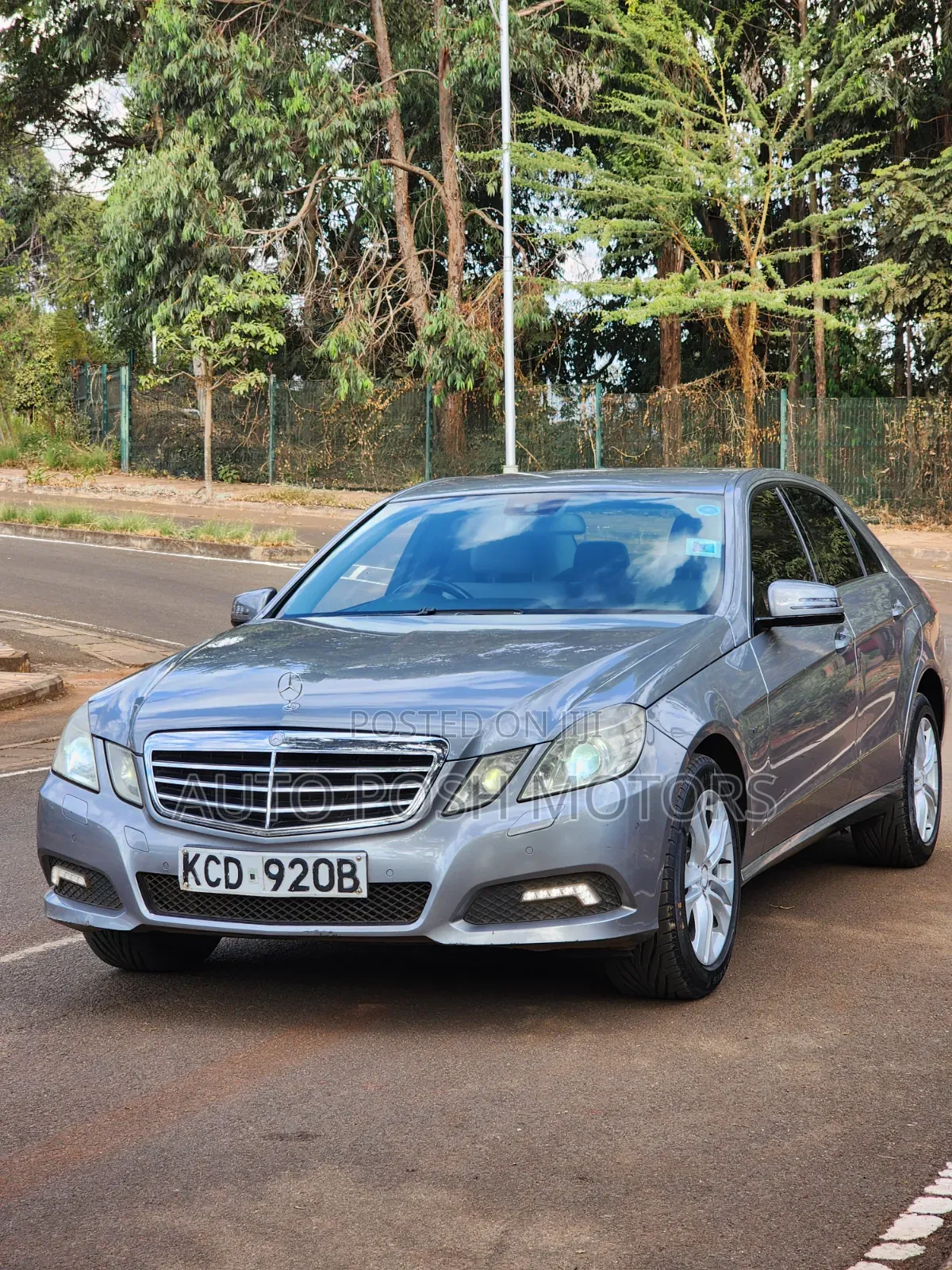 Mercedes-Benz E200 2009 Silver