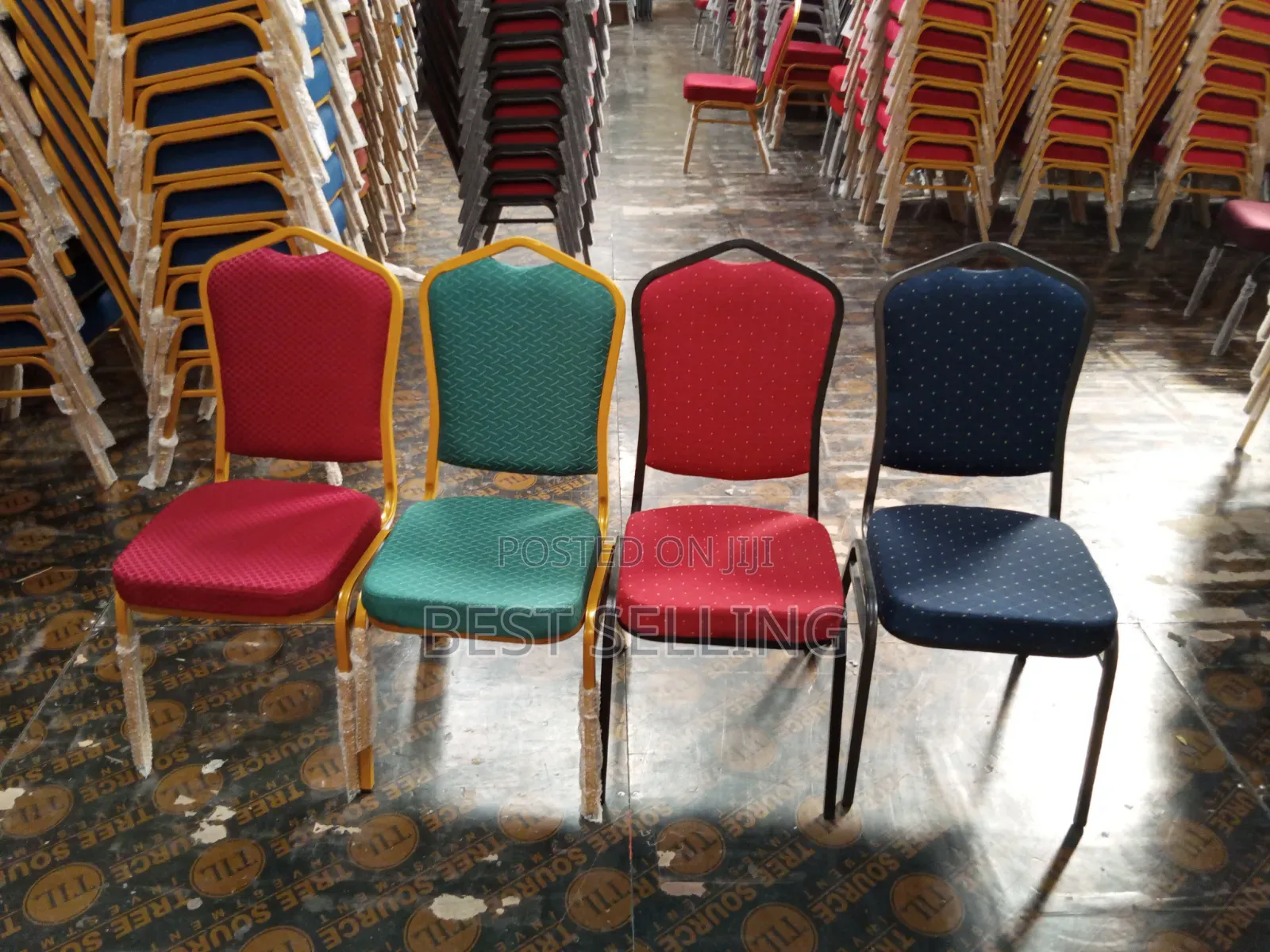 Multiple Colors Elegant Banquet Chairs With Hard Frame