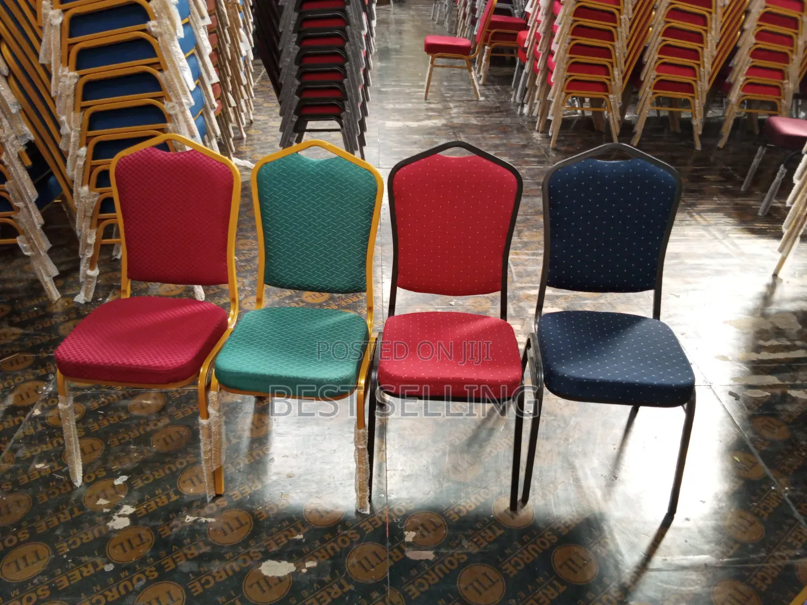 Multiple Colors Elegant Banquet Chairs With Hard Frame