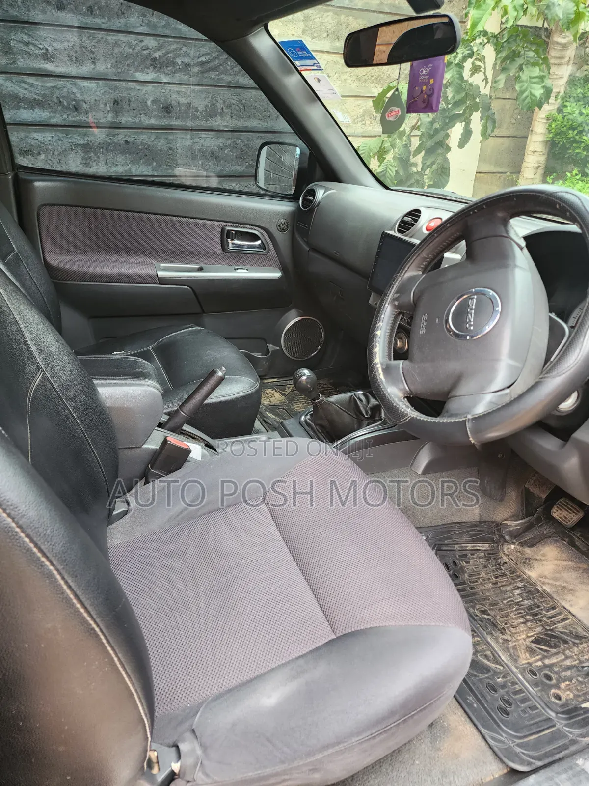 Isuzu D-MAX 2010 Blue