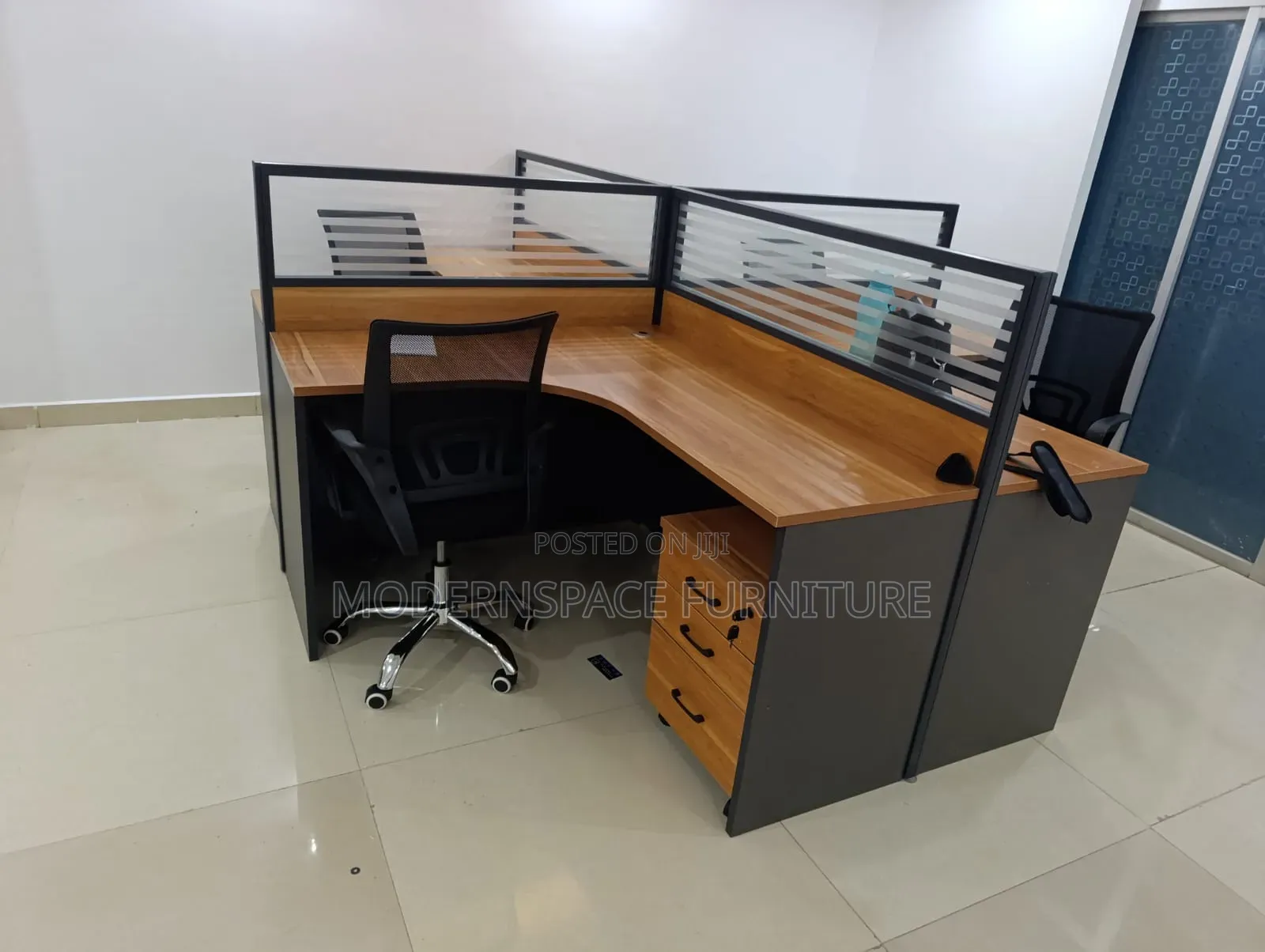 4-Seater Office Workstation