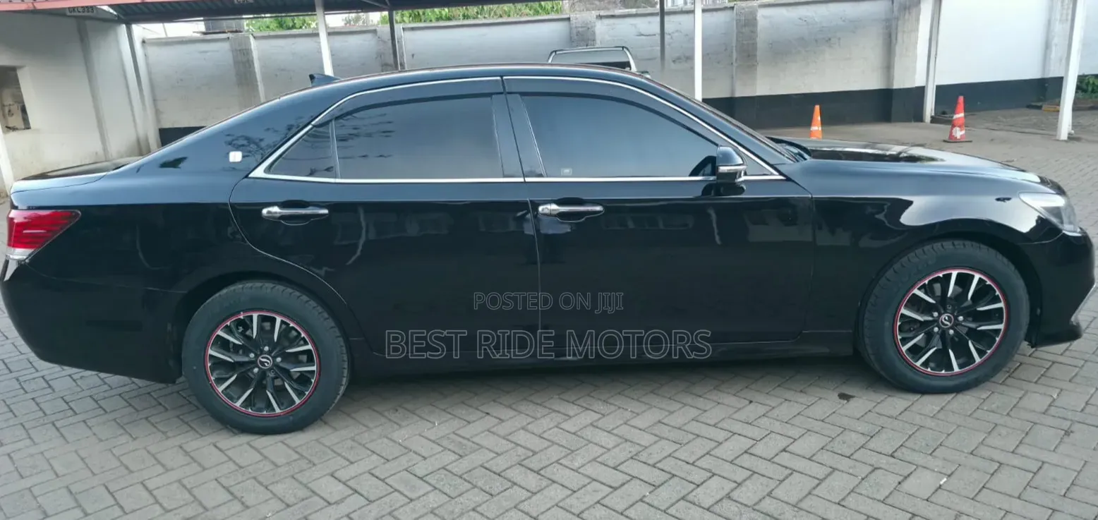 Toyota Crown 2016 Black