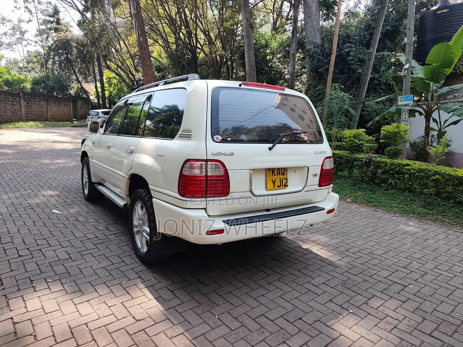 Lexus LX 470 AWD 2000 White
