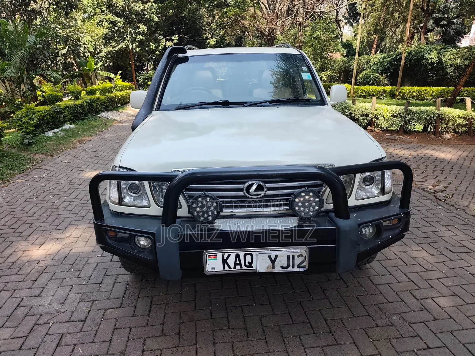 Lexus LX 470 AWD 2000 White