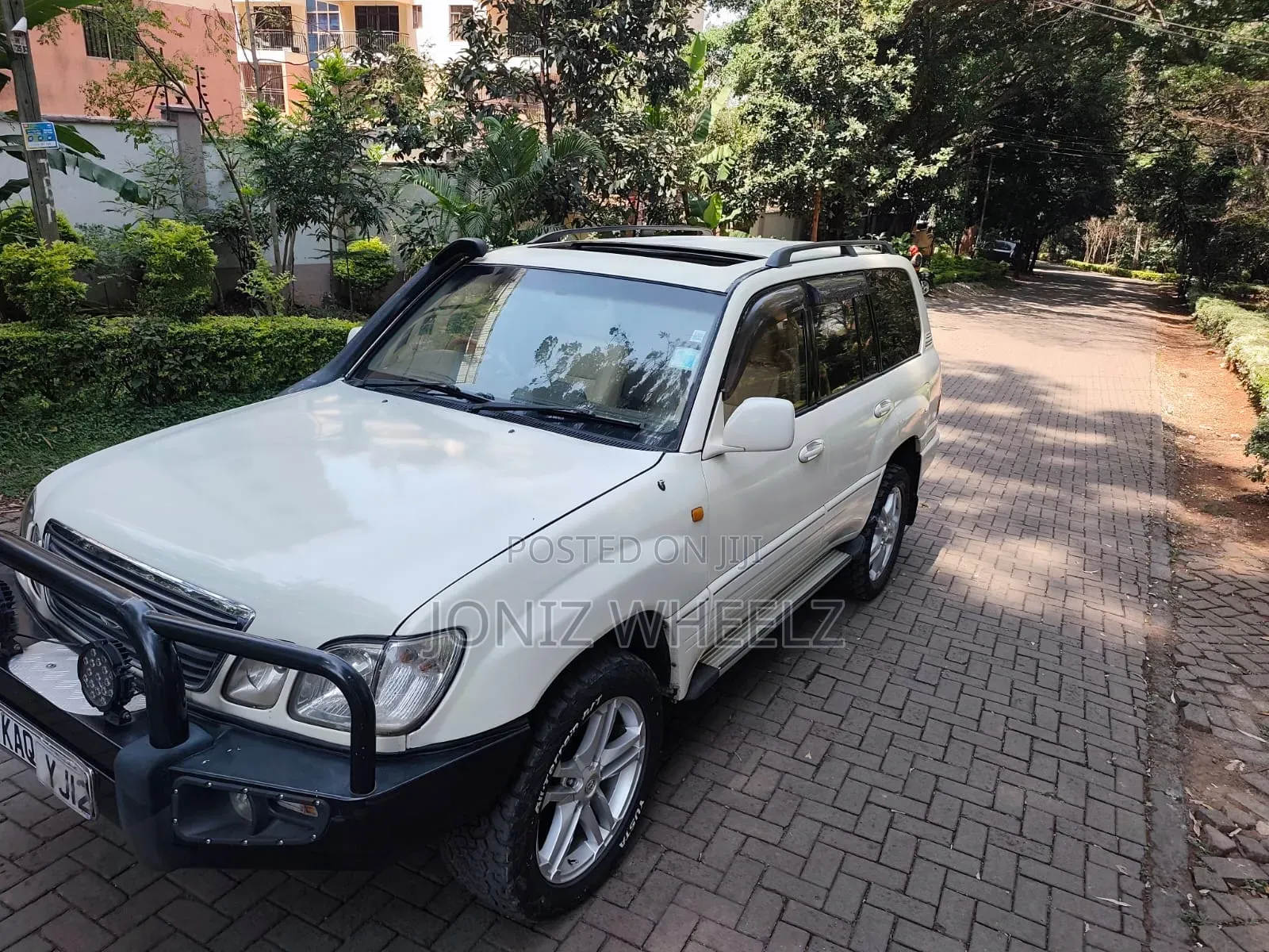 Lexus LX 470 AWD 2000 White