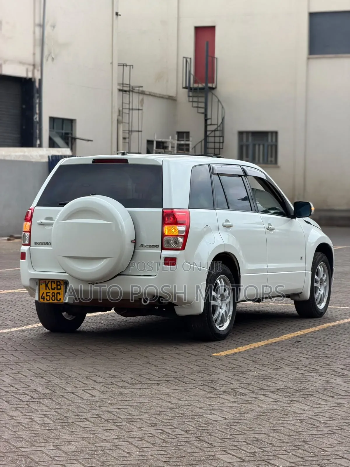 Suzuki Escudo 2010 White