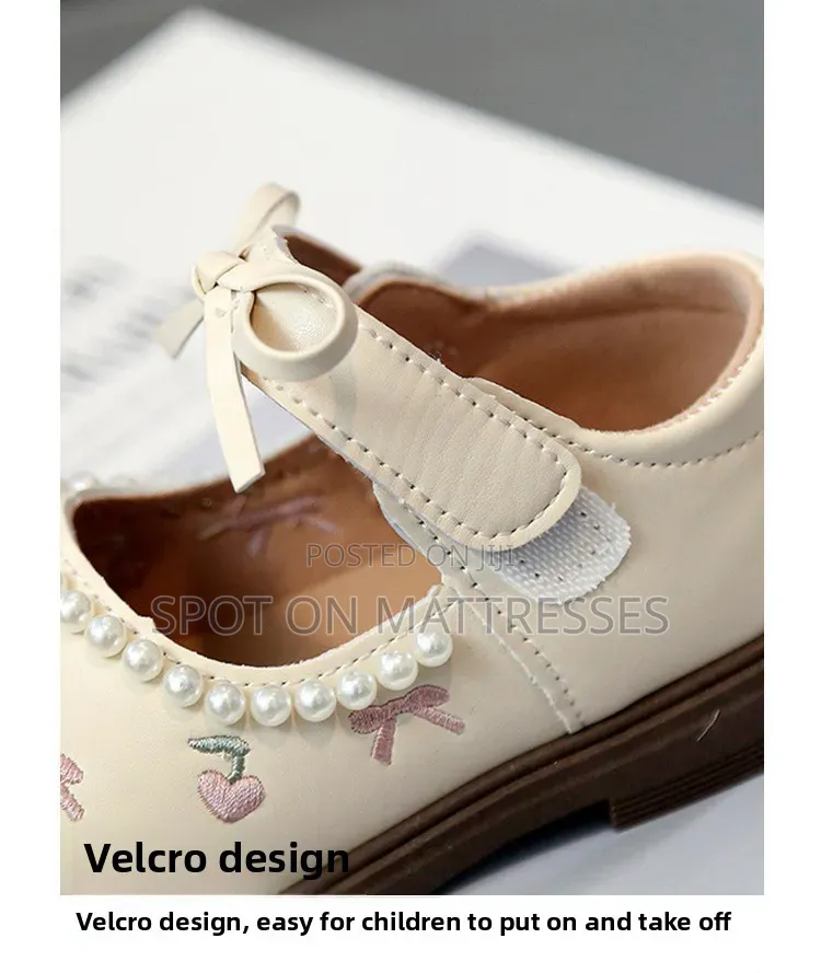 Cutesy Baby Girl Shoes. Sizes 20-31. Silver/Beige Colours.