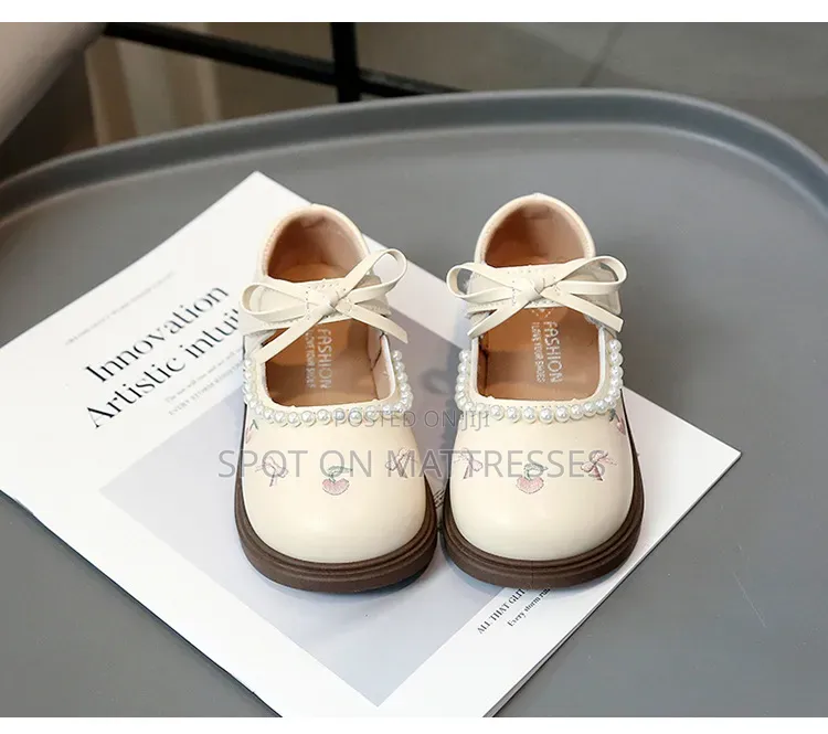 Cutesy Baby Girl Shoes. Sizes 20-31. Silver/Beige Colours.