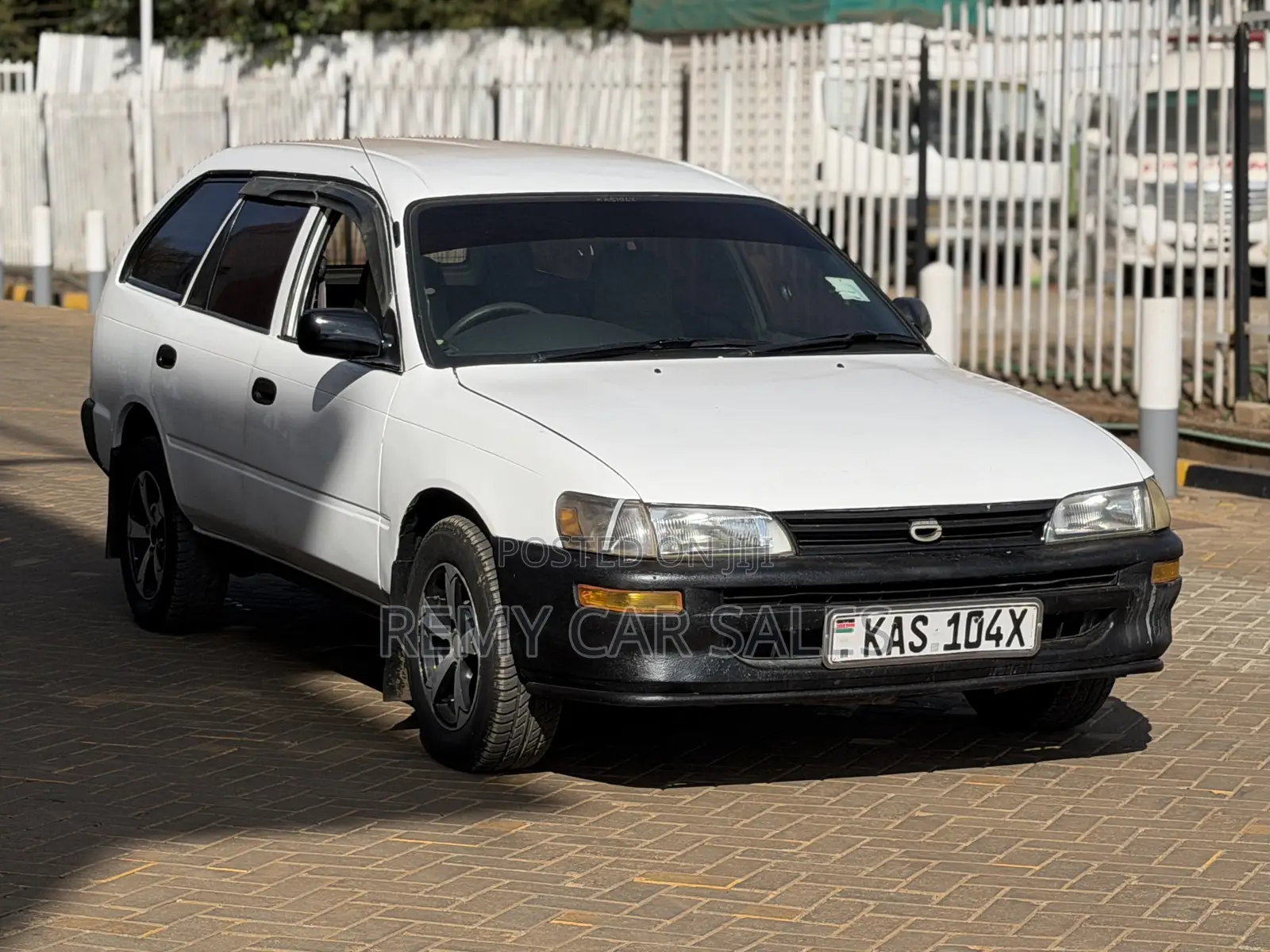 Toyota Corolla 2000 White
