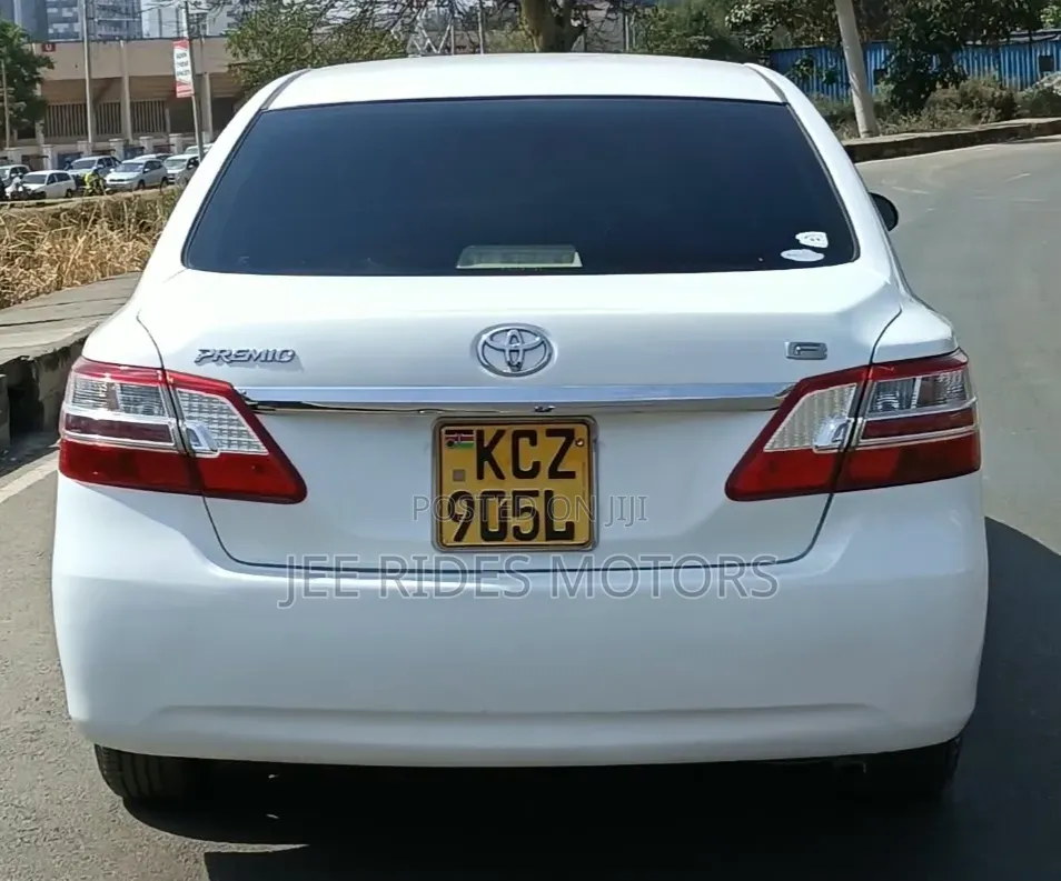 Toyota Premio 2014 Off white