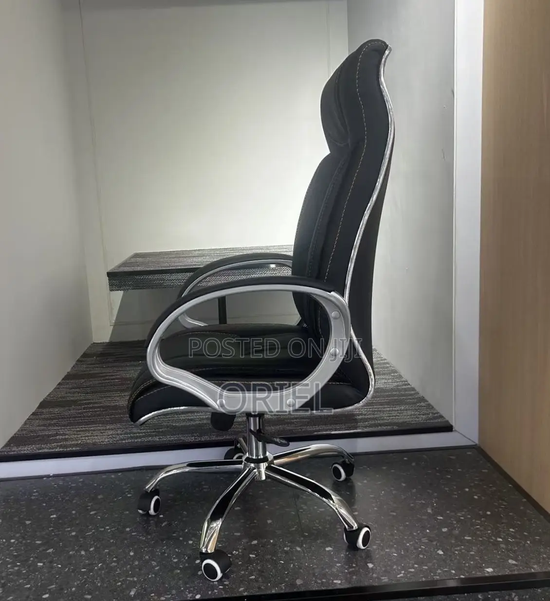 Office Chair : High-Quality Ergonomic Executive Leather Office Chair