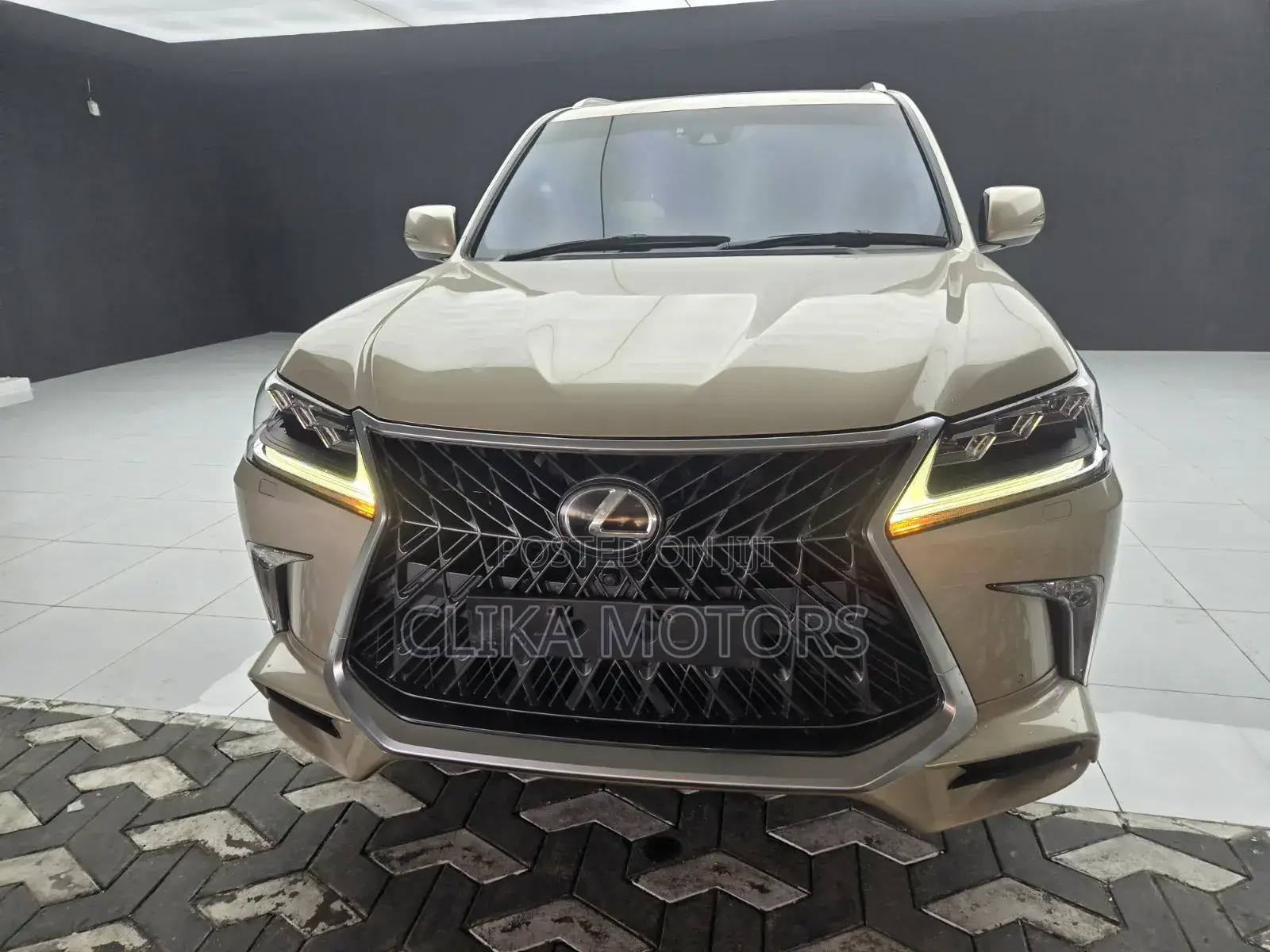 Lexus LX 570 AWD 2020 Gold
