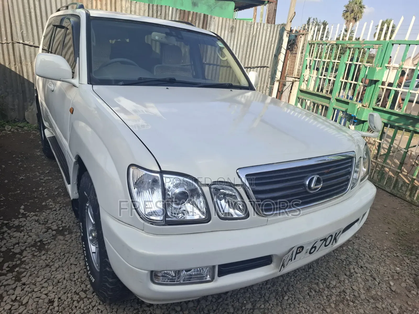 Lexus LX 470 1999 White