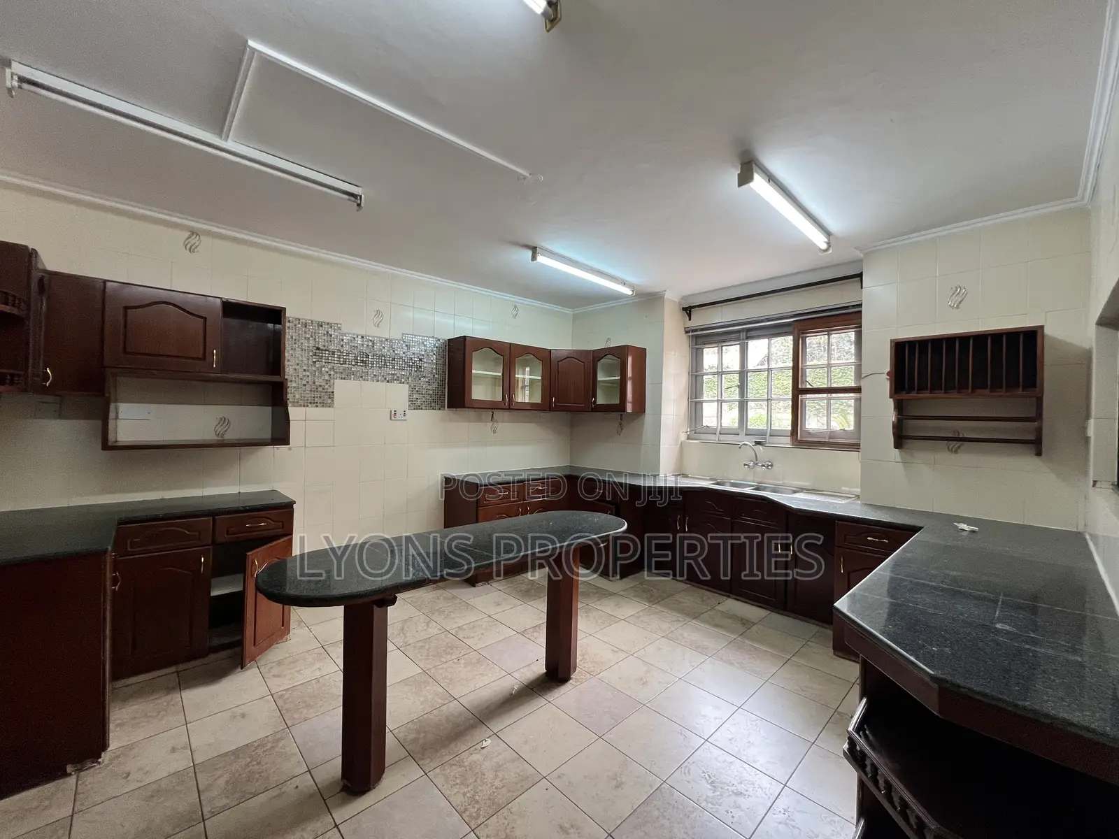 6bdrm Mansion in Runda for rent