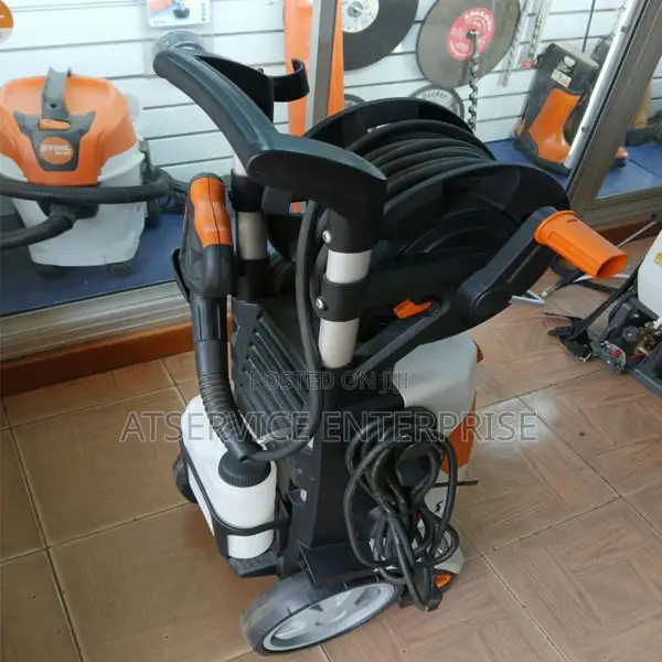 Heavy-Duty Commercial STIHL RE 272 PLUS Cleaning Machine