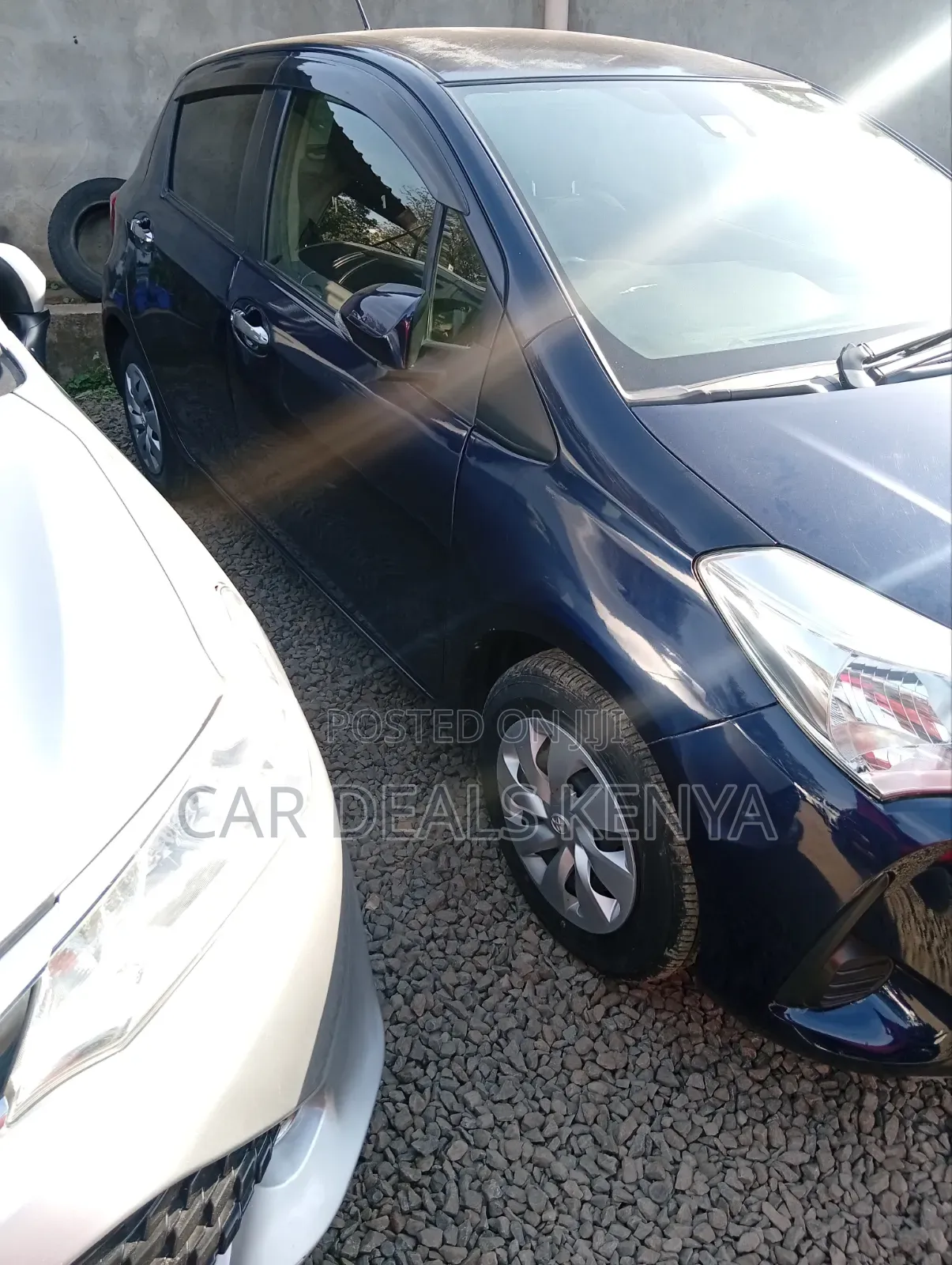 Toyota Vitz 1.0 FWD 5dr 2017 Blue