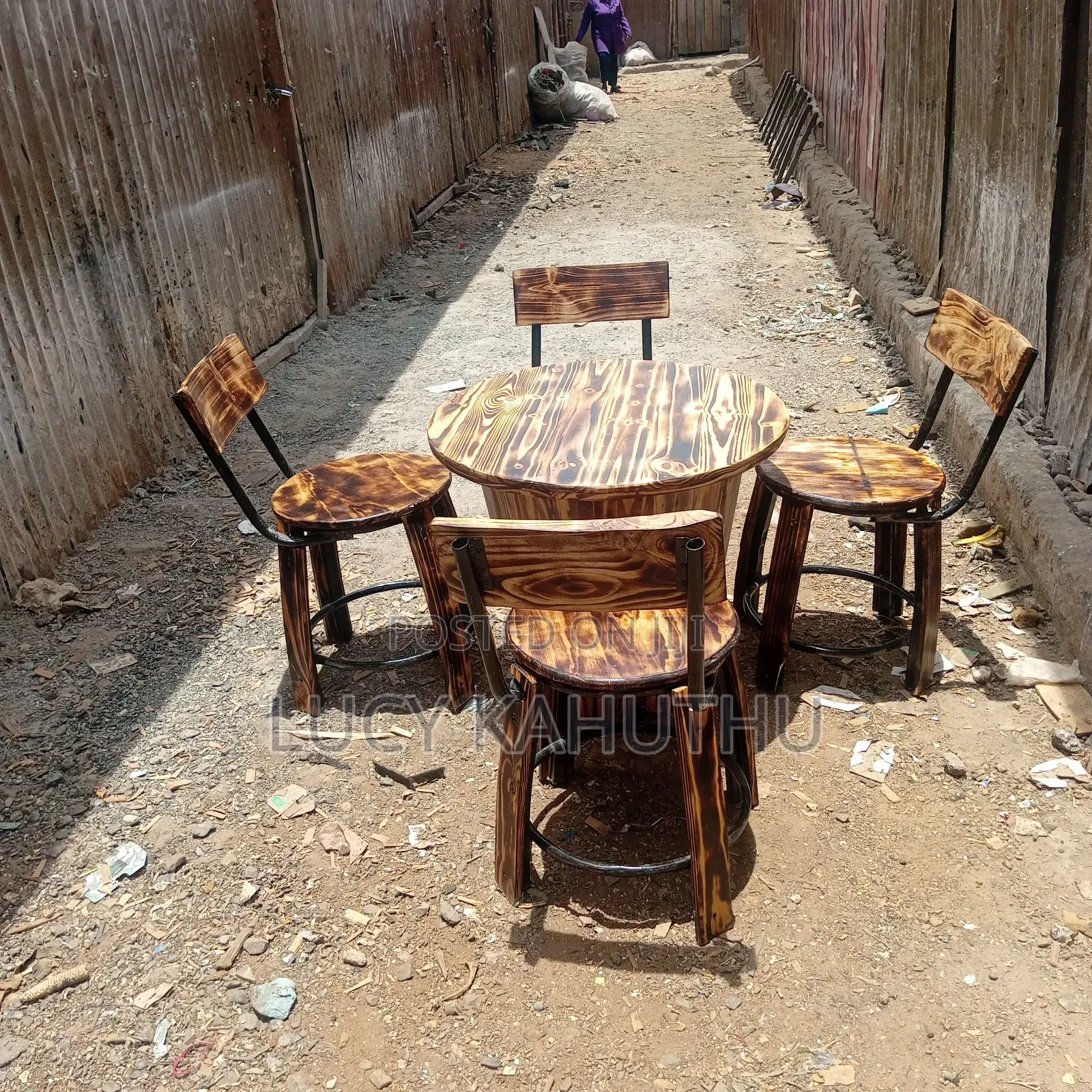 Wooden Chairs With Barrel Table