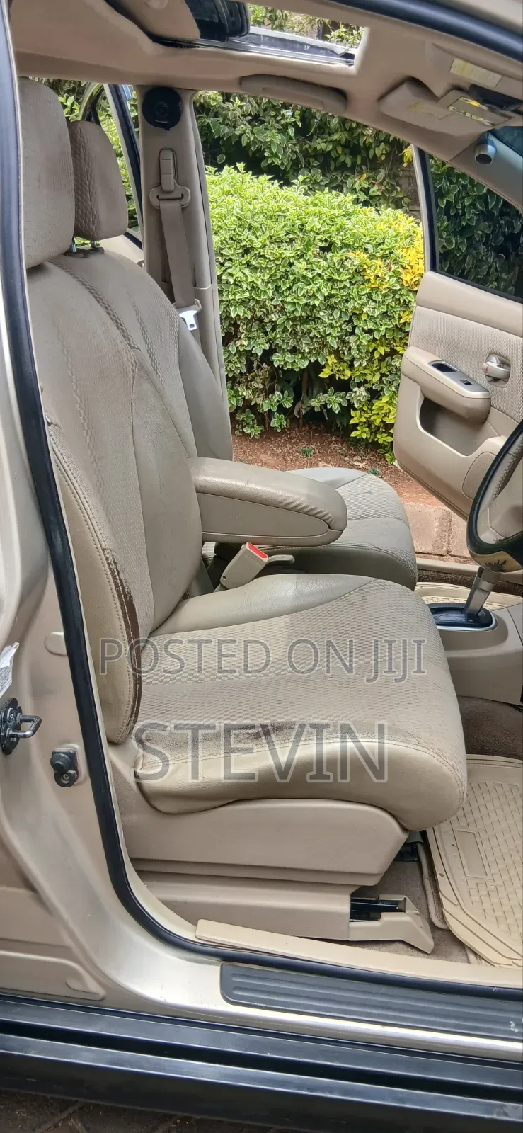 Nissan Tiida 2009 Beige