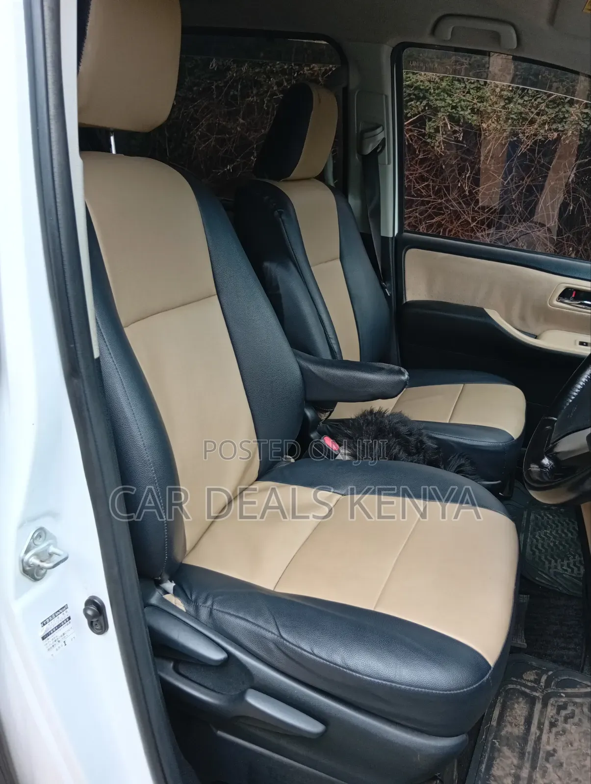 Toyota Noah 2.0 FWD (8 Seater) 2014 White