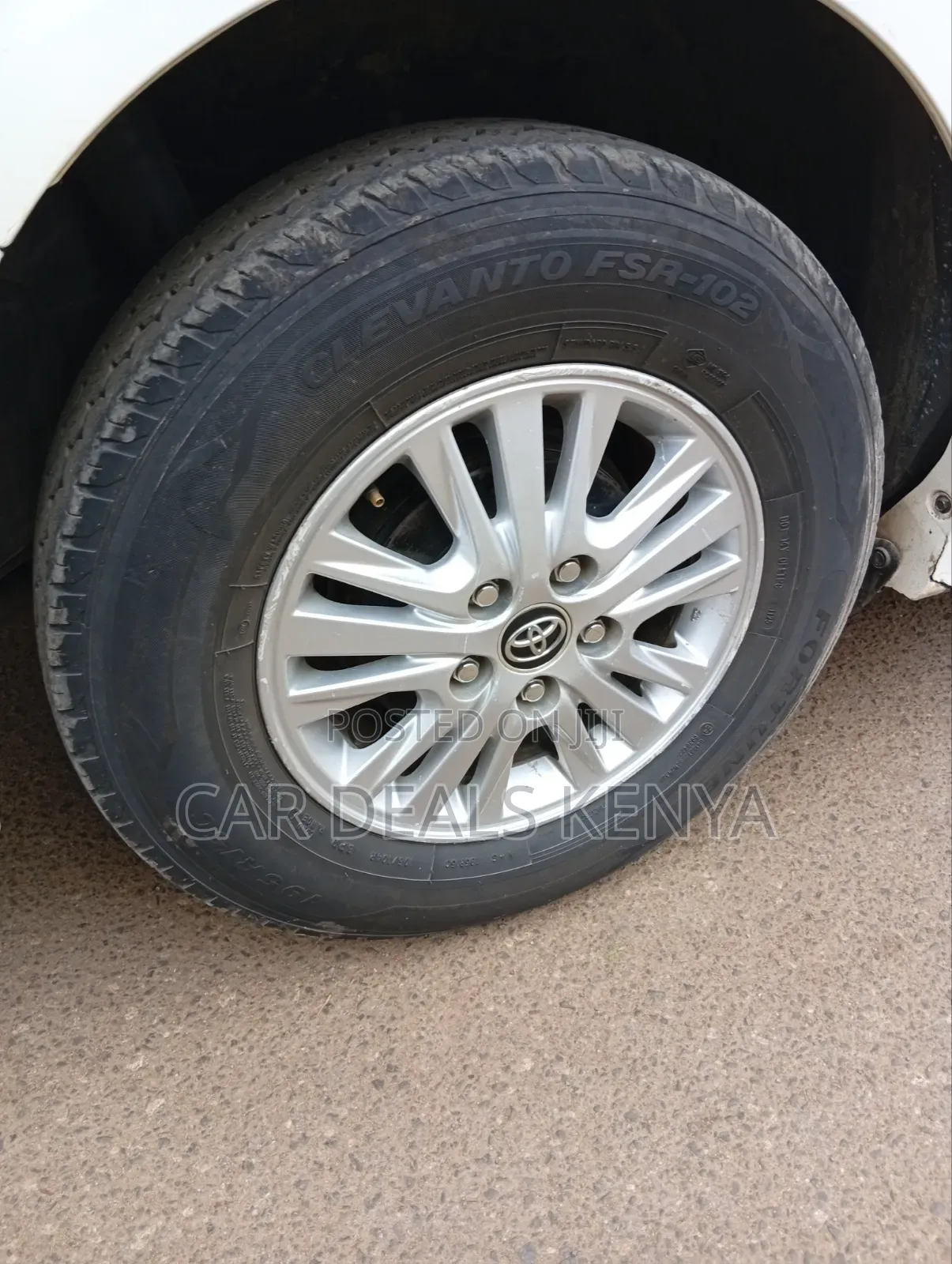 Toyota Noah 2.0 FWD (8 Seater) 2014 White