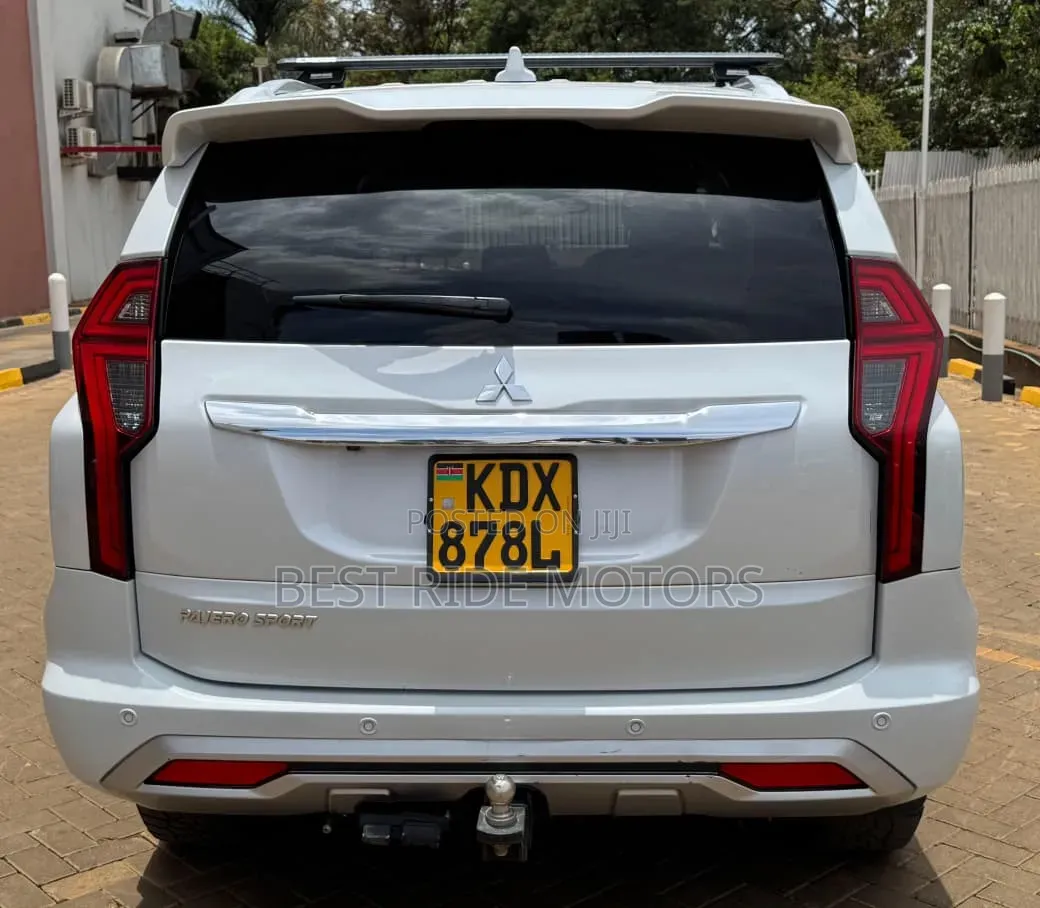 Mitsubishi Pajero Sport 2022 White
