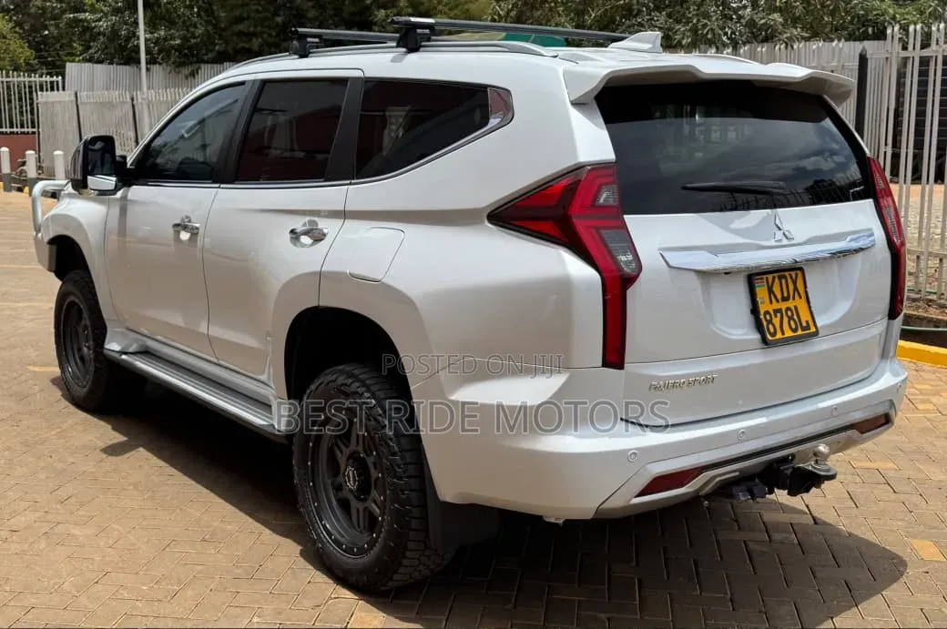 Mitsubishi Pajero Sport 2022 White