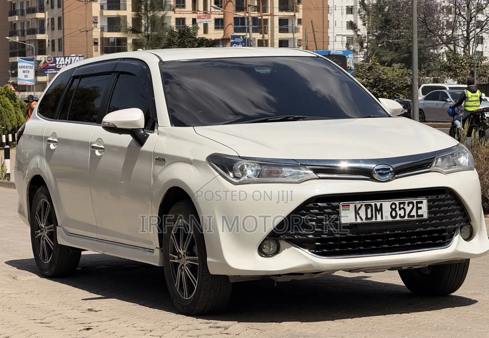 Toyota Corolla Fielder 1.5 Hybrid FWD 2016 White