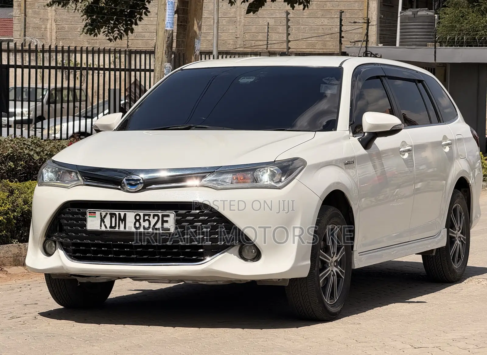 Toyota Corolla Fielder 1.5 Hybrid FWD 2016 White