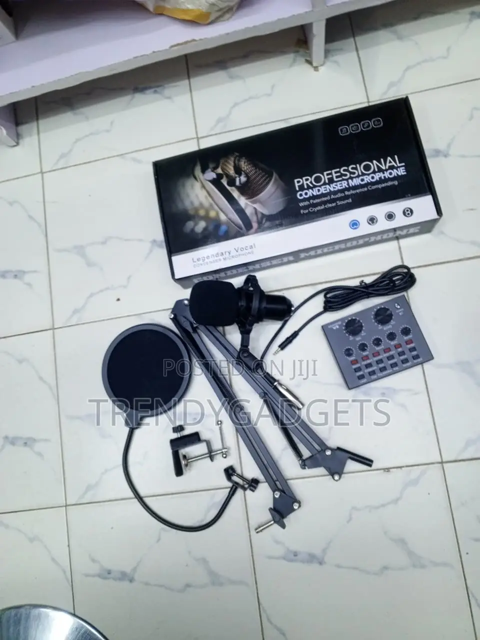 Legendary Vocal Condenser Microphone V8 Sound Card Boom Arm Kit