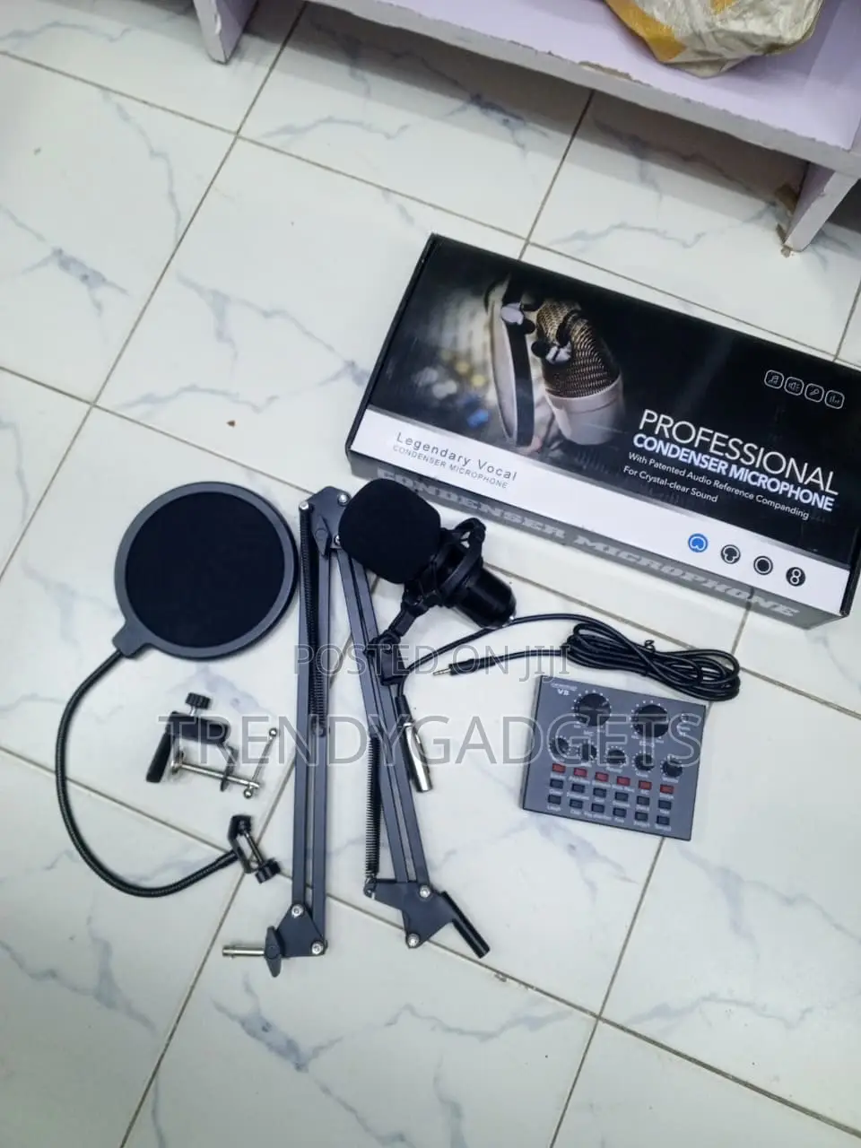 Legendary Vocal Condenser Microphone V8 Sound Card Boom Arm Kit