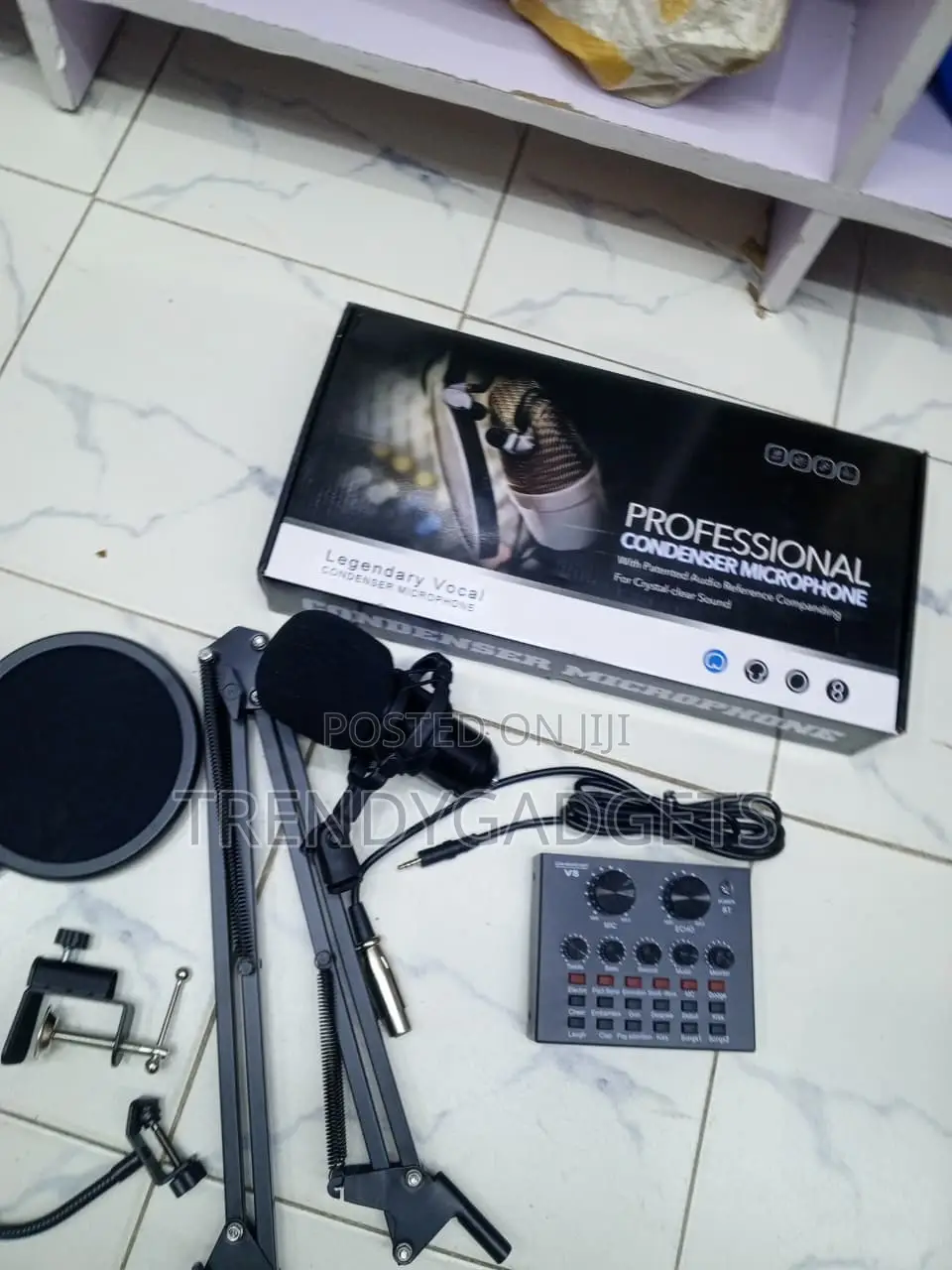 Legendary Vocal Condenser Microphone V8 Sound Card Boom Arm Kit