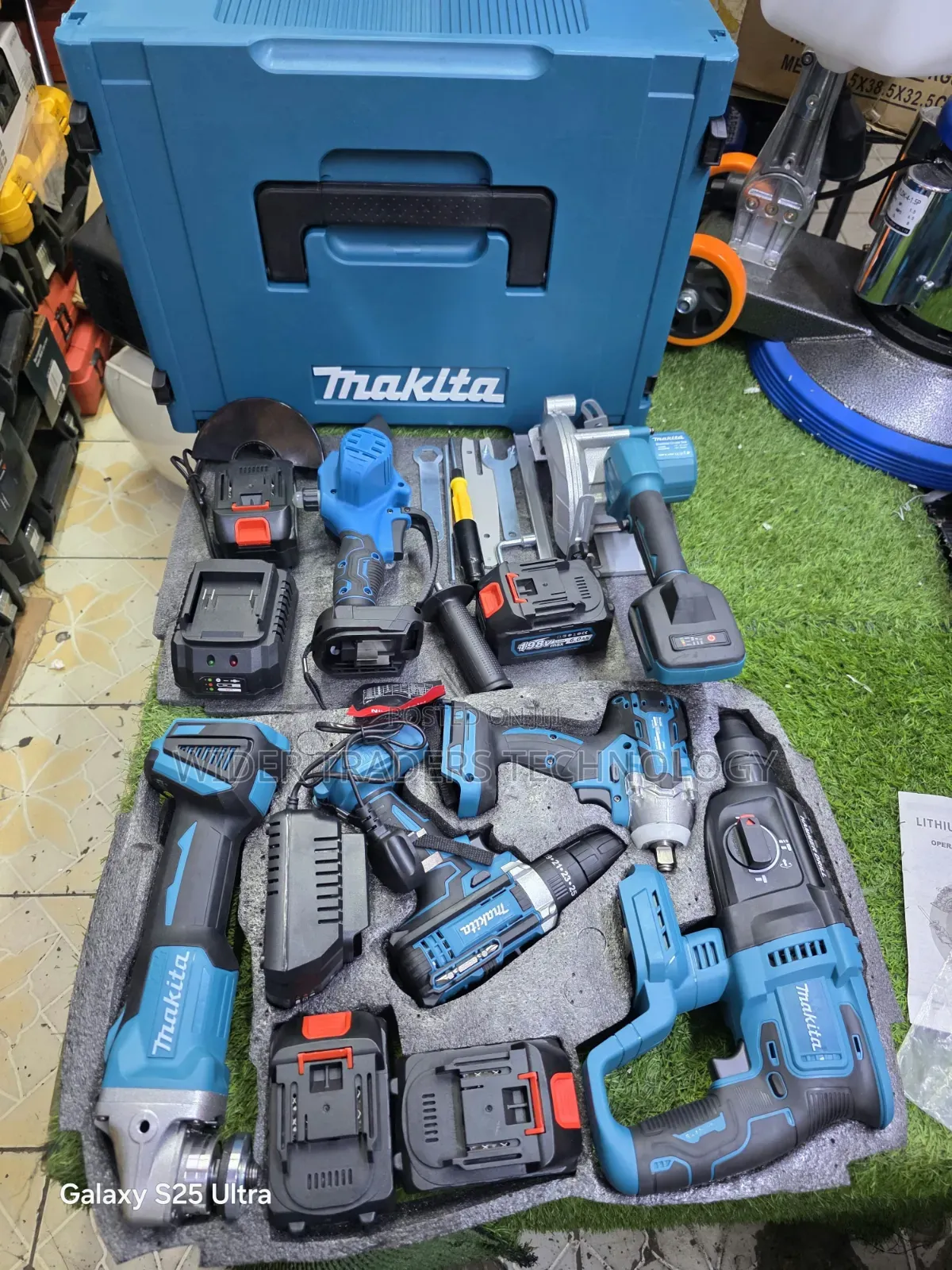 Makita Cordless Power Tool Combo Kit