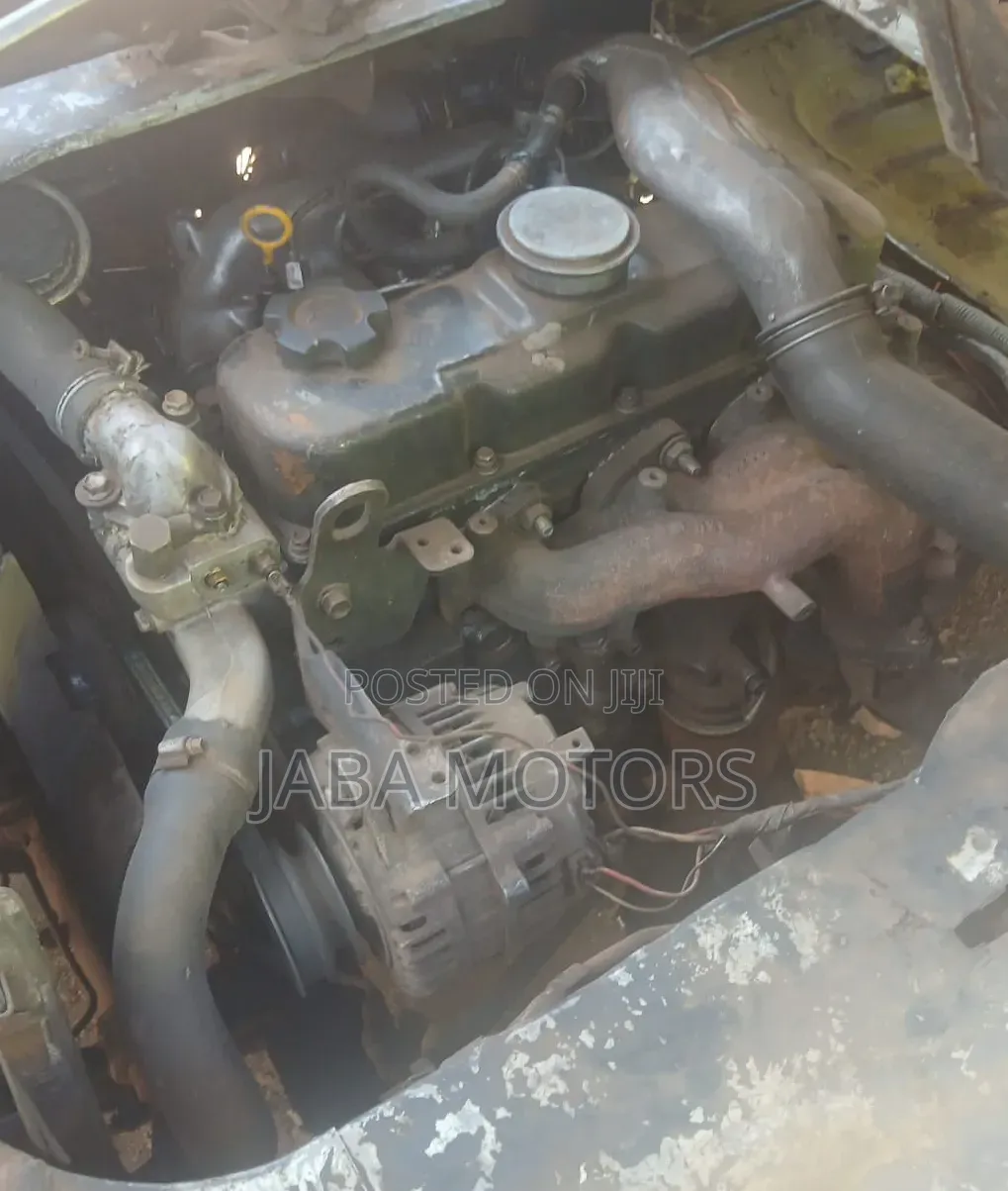Nissan Caravan (Urvan) 2000 White