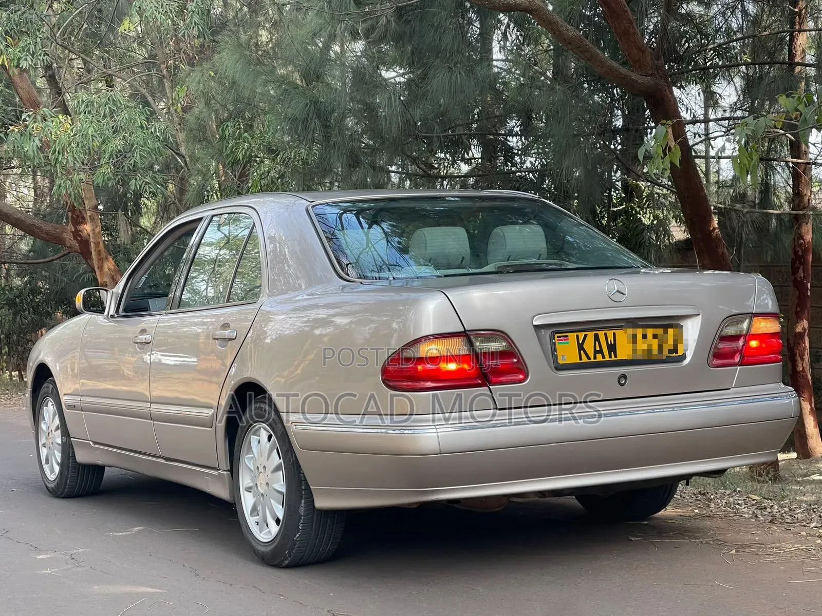 Mercedes-Benz E220 1999 Gold