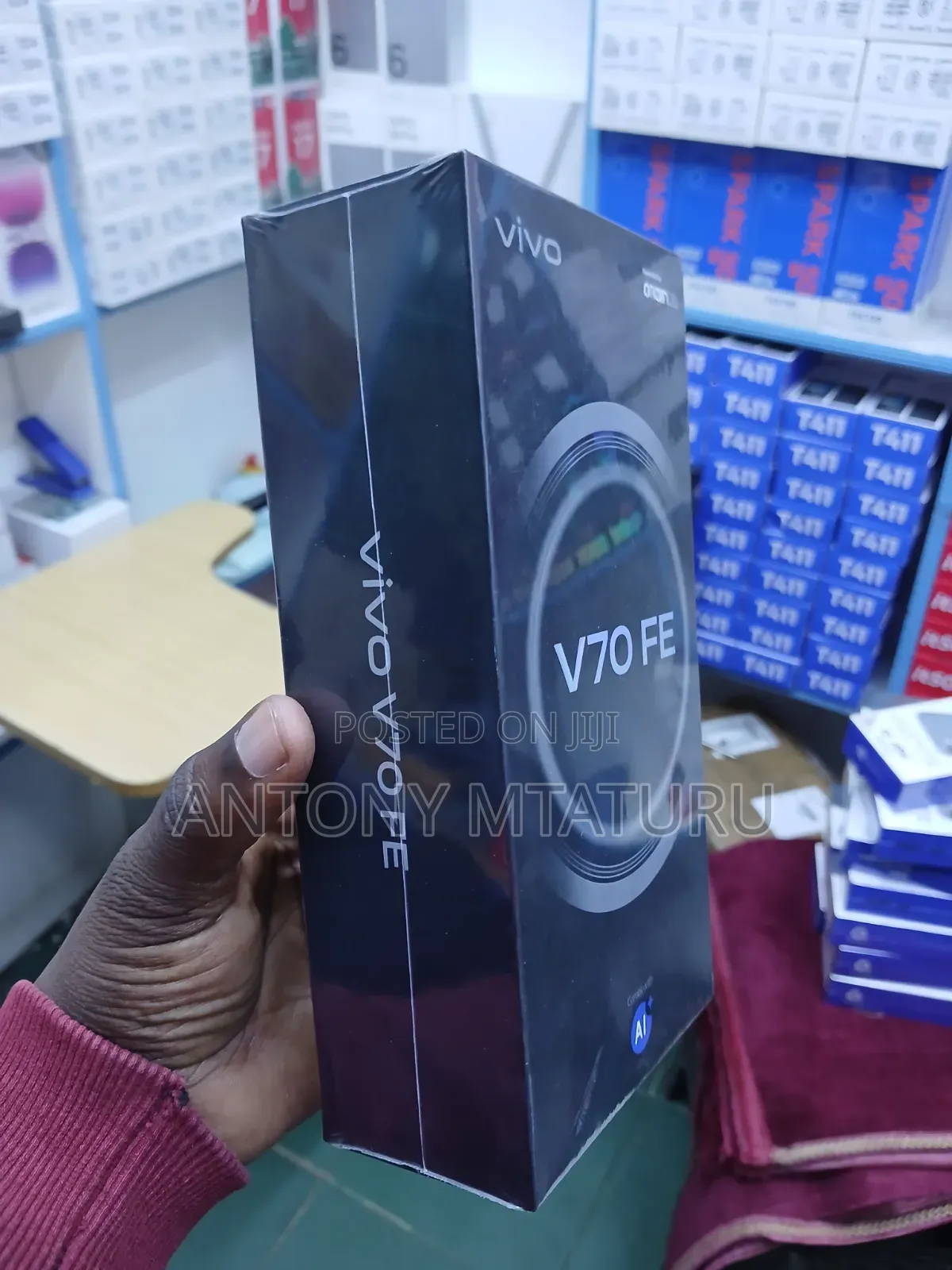 New Vivo V70 256 GB Gray
