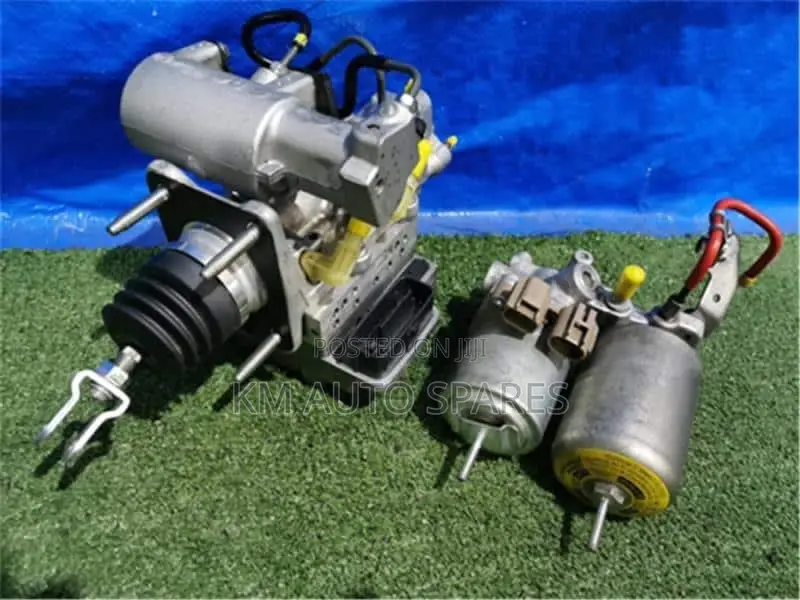 Toyota 1nz Hybrid Brake Booster Actuator Pump/Motor, Accumulator.