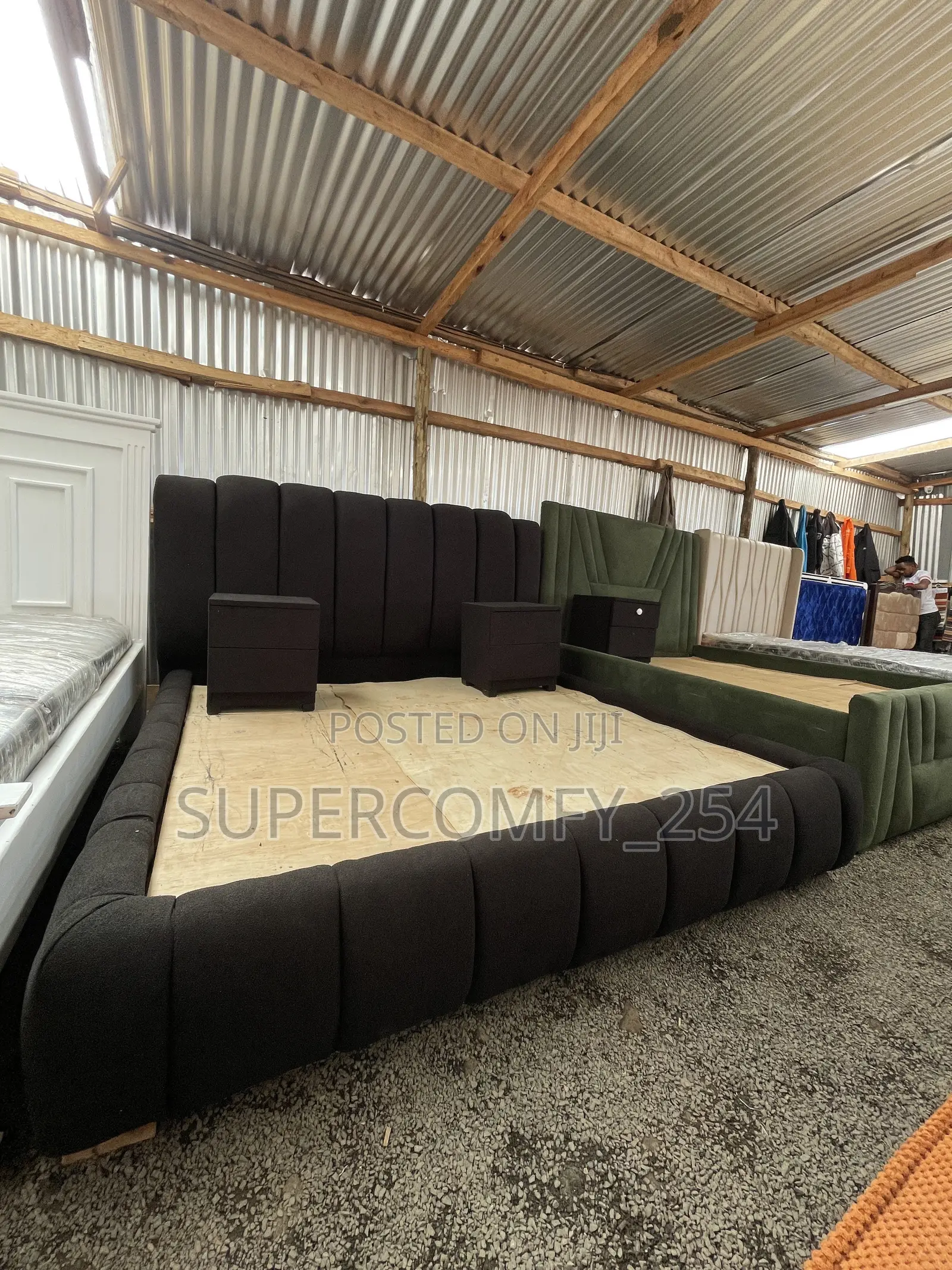 A Black 6/6 Bubble Bed With Drawers
