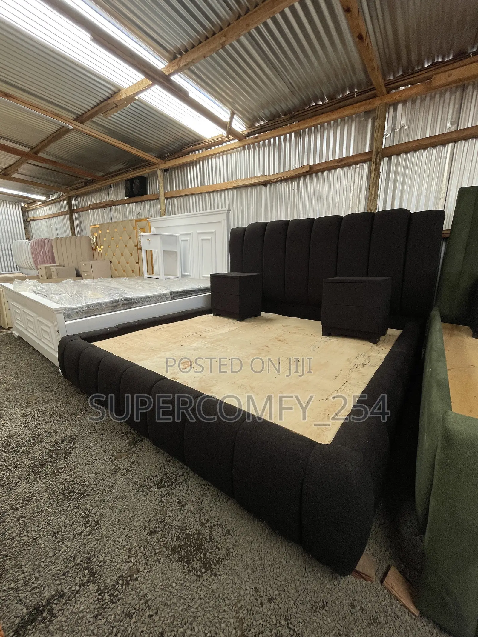 A Black 6/6 Bubble Bed With Drawers