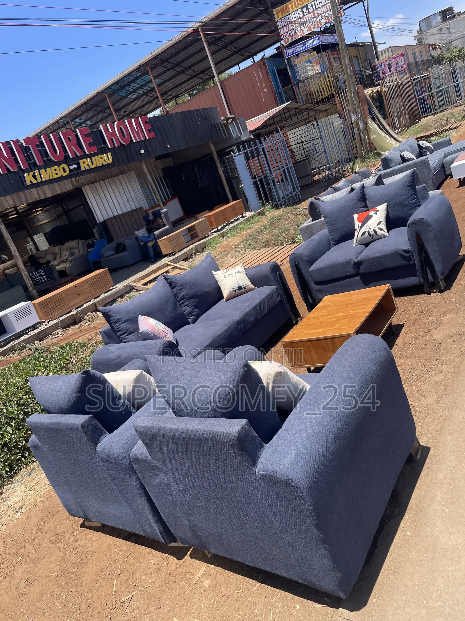 A Classic Seven Seater Bolo v Sofa