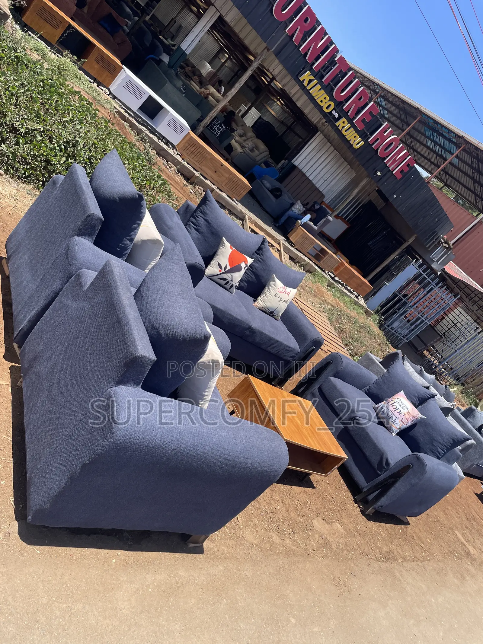 A Classic Seven Seater Bolo v Sofa