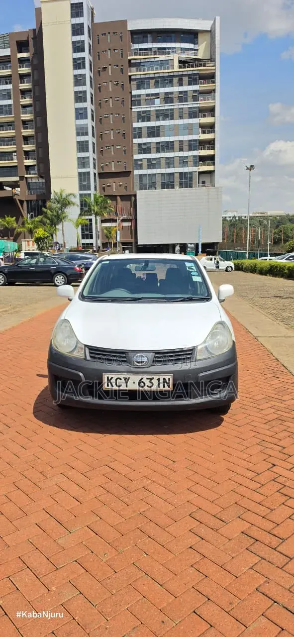 Nissan Advan 2013 White